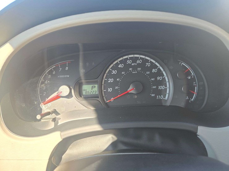 2012-toyota-sienna-le-image-17