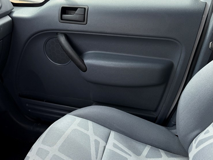 2012-utility-van-image-70