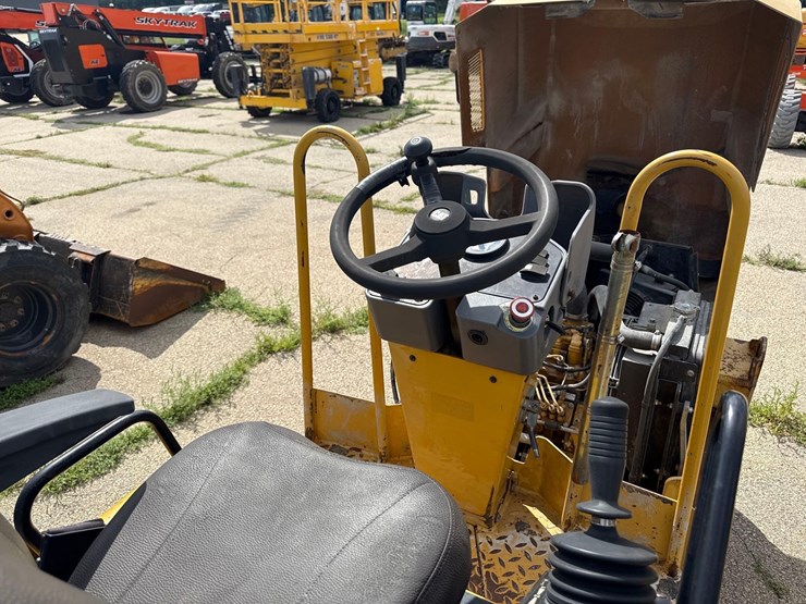 caterpillar-cb24-image-11