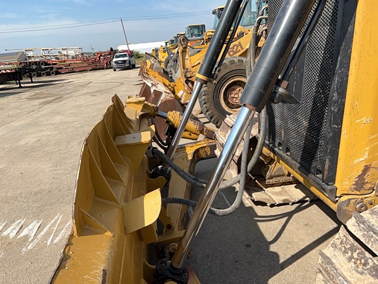 2020-caterpillar-d6-lgp-image-29