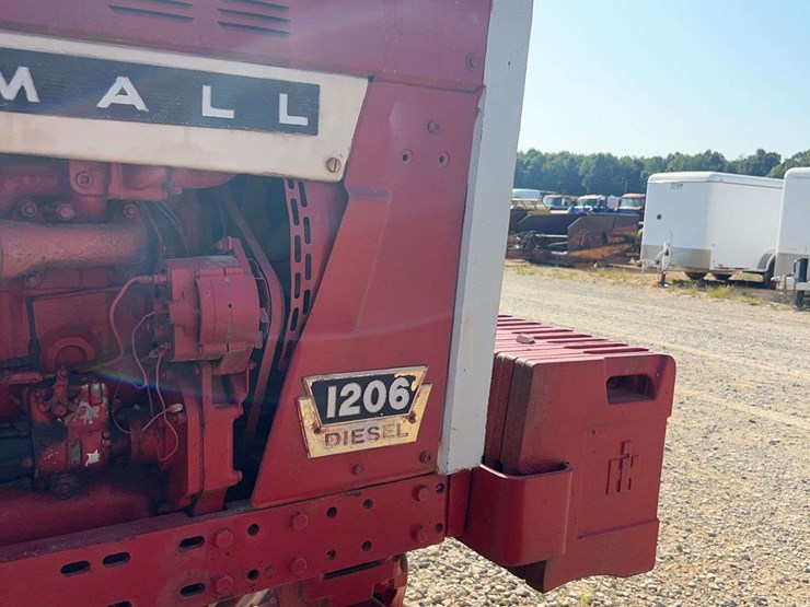 ih-farmall-1206-diesel-tractor-image-23