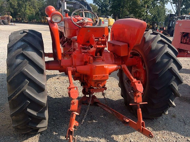 allis-chalmers-d17-tractor-image-3