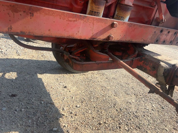 case-1570-cab-tractor-image-24