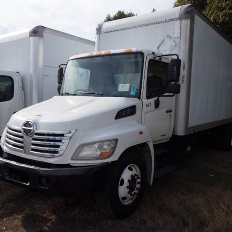 2008 HINO 268