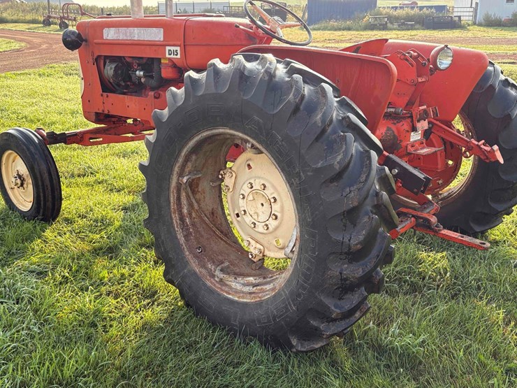 allis-chalmers-d15-tractor-image-3