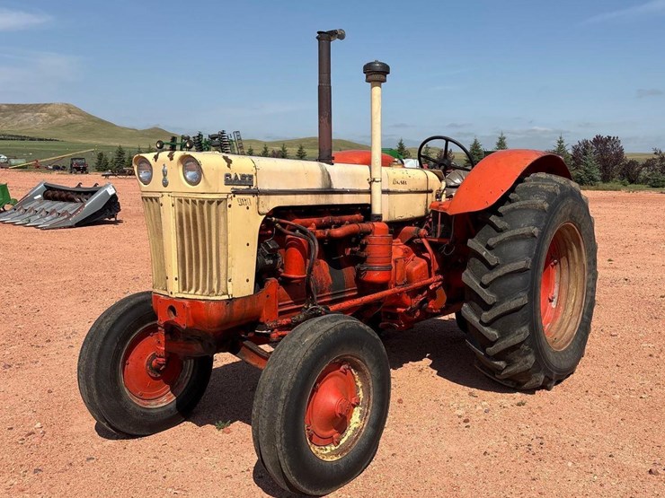 1957-case-900-tractor-image-1