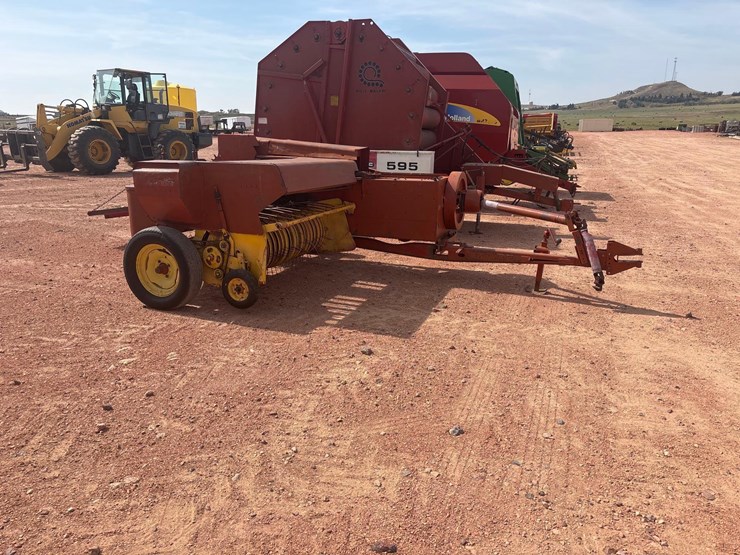 new-holland-275-image-2