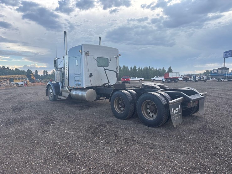 2004-kenworth-w900l-image-9
