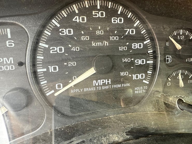 2002-chevrolet-1500-image-11