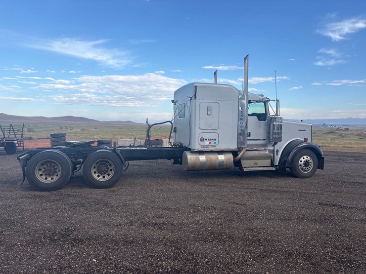 2004-kenworth-w900l-image-6