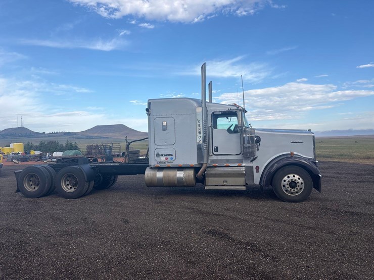 2004-kenworth-w900l-image-5