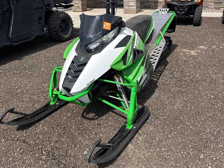 2012-arctic-cat-m1100-snowmobile-image-2