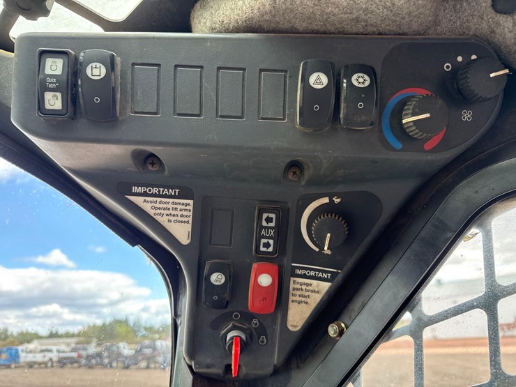 2012-deere-320d-image-8