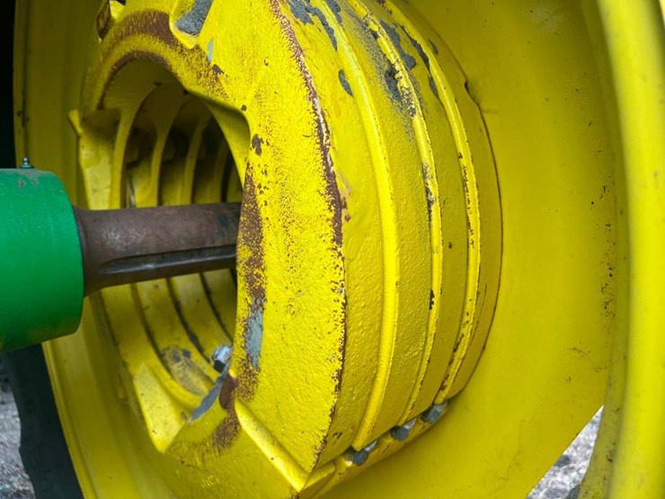 2012-john-deere-6125r-image-4
