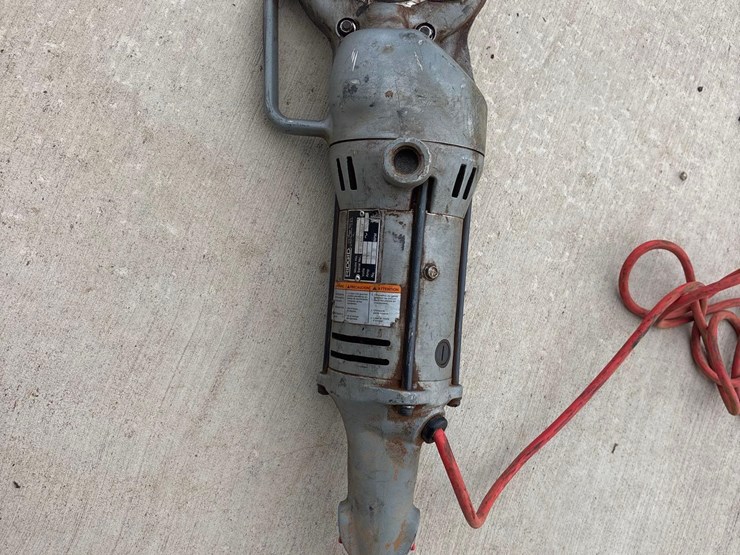 ridgid-700-pipe-threader-image-1
