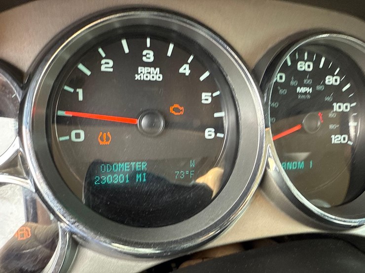2011-chevrolet-2500-image-19