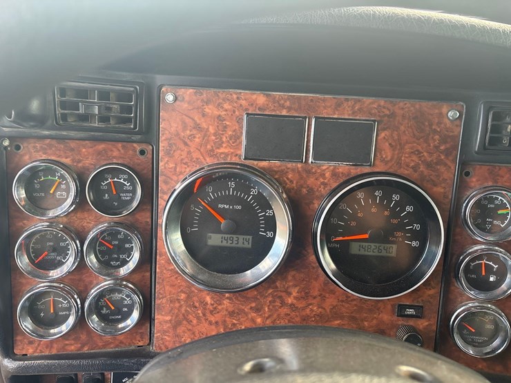 2004-kenworth-w900l-image-22