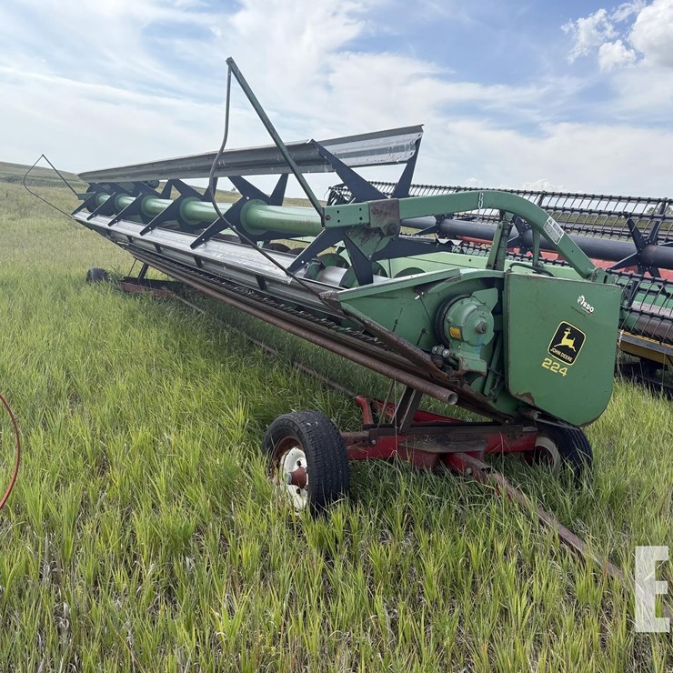 JOHN DEERE 224