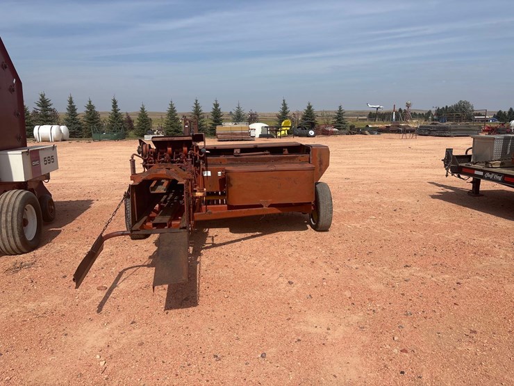 new-holland-275-image-4