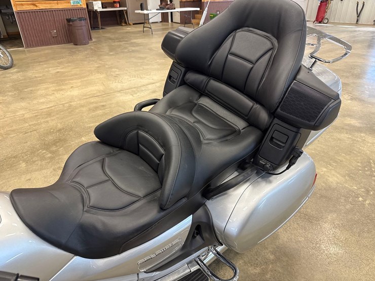 2007-honda-gl1800-goldwing-image-12