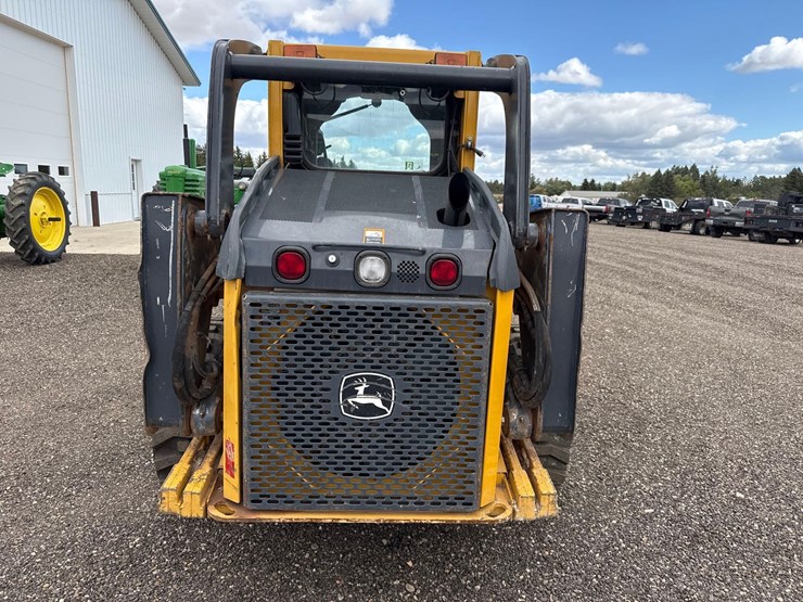 2012-deere-320d-image-4