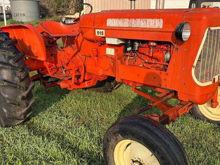 allis-chalmers-d15-tractor-image-1
