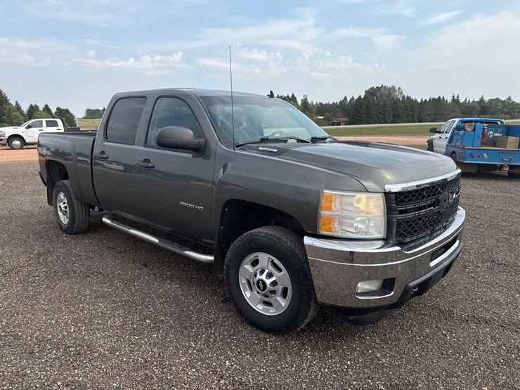 2011-chevrolet-2500-image-5