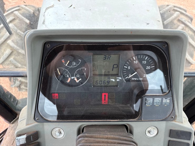 1998-agco-white-8710-image-11