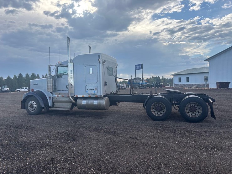 2004-kenworth-w900l-image-10