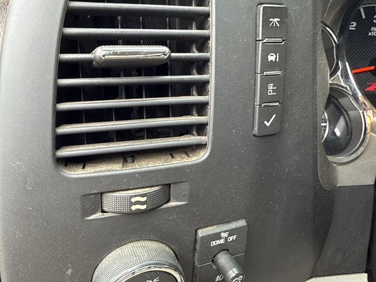 2011-chevrolet-k1500-image-11