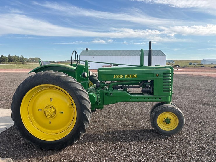1949-john-deere-b-image-3