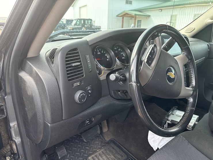 2011-chevrolet-2500-image-14