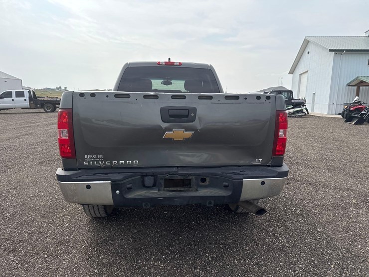 2011-chevrolet-2500-image-3