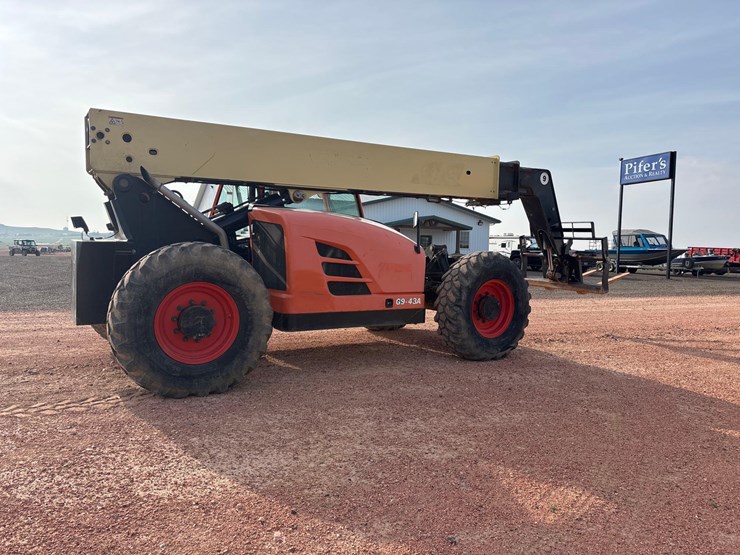 2013-jlg-g9-43a-telehandler-image-6