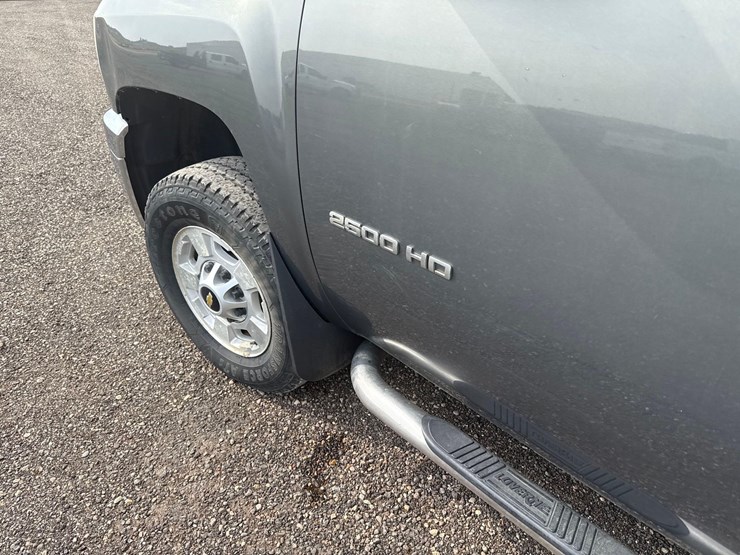 2011-chevrolet-2500-image-10