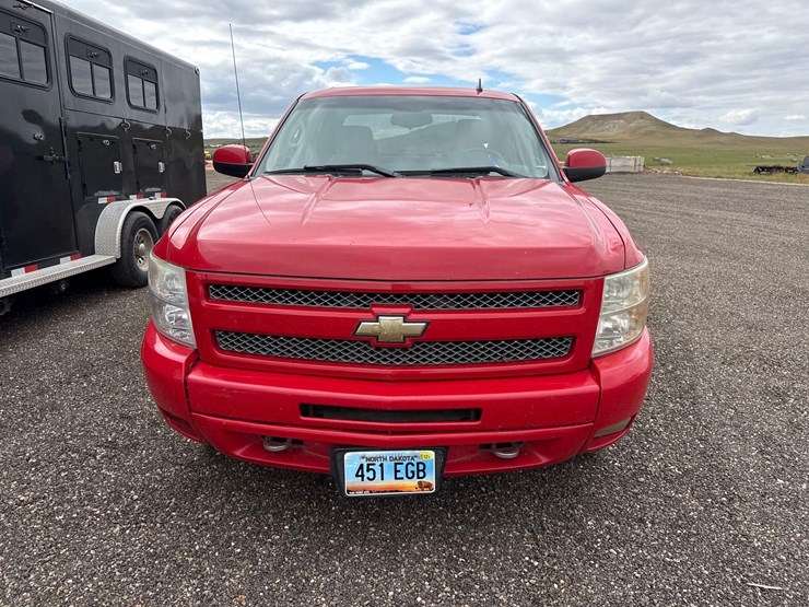 2011-chevrolet-k1500-image-2