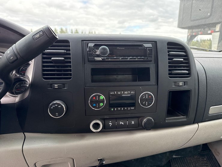 2011-chevrolet-k1500-image-9