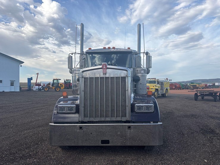 2004-kenworth-w900l-image-3