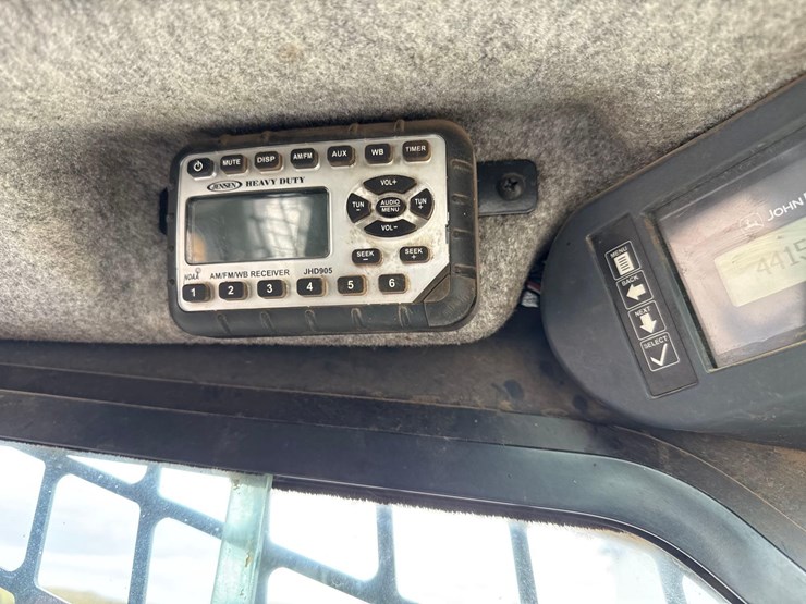 2012-deere-320d-image-10