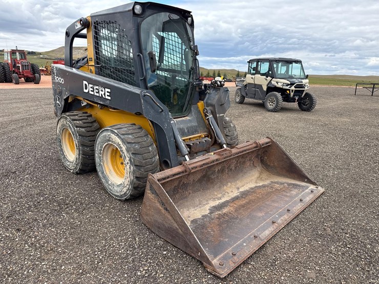 2012-deere-320d-image-2