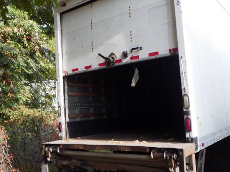 2008-hino-268-image-9