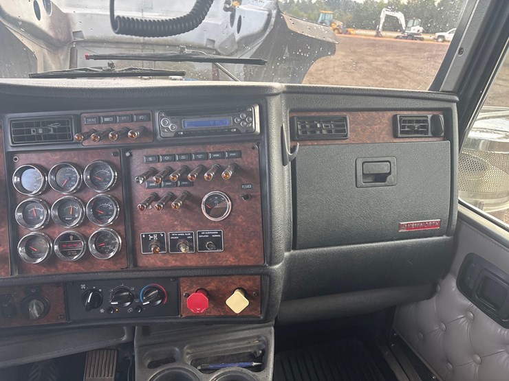 2004-kenworth-w900l-image-20