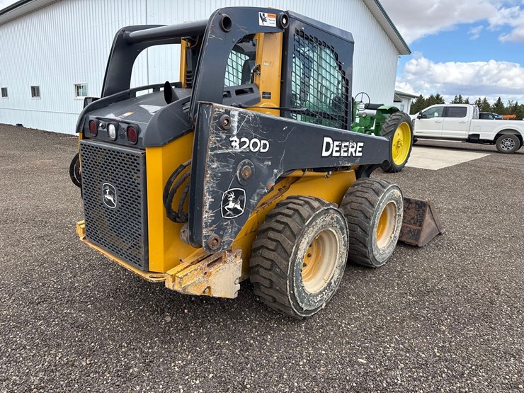 2012-deere-320d-image-3