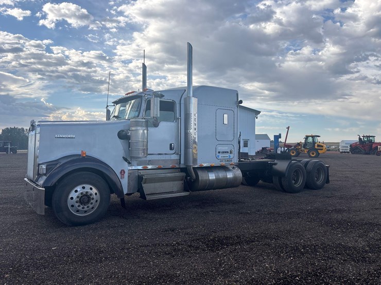 2004-kenworth-w900l-image-2