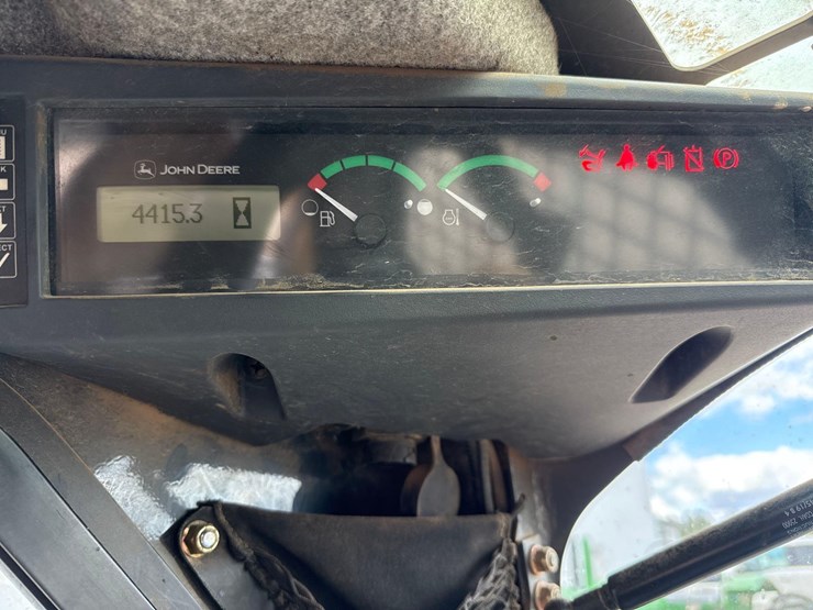 2012-deere-320d-image-9