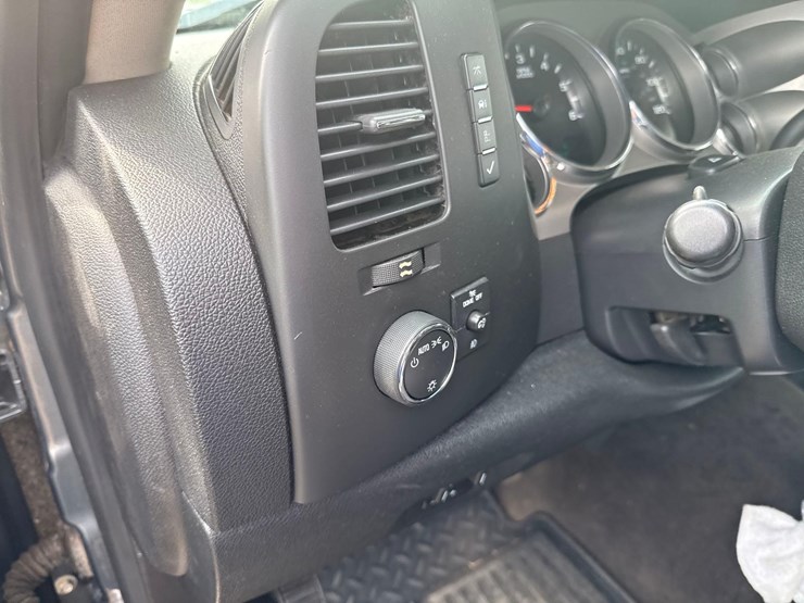 2011-chevrolet-2500-image-21
