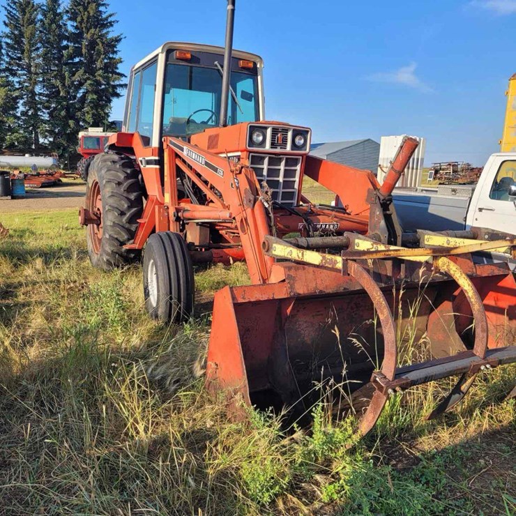 Farmall 1086 Tractor