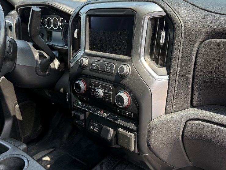 2019-chevrolet-silverado-image-11
