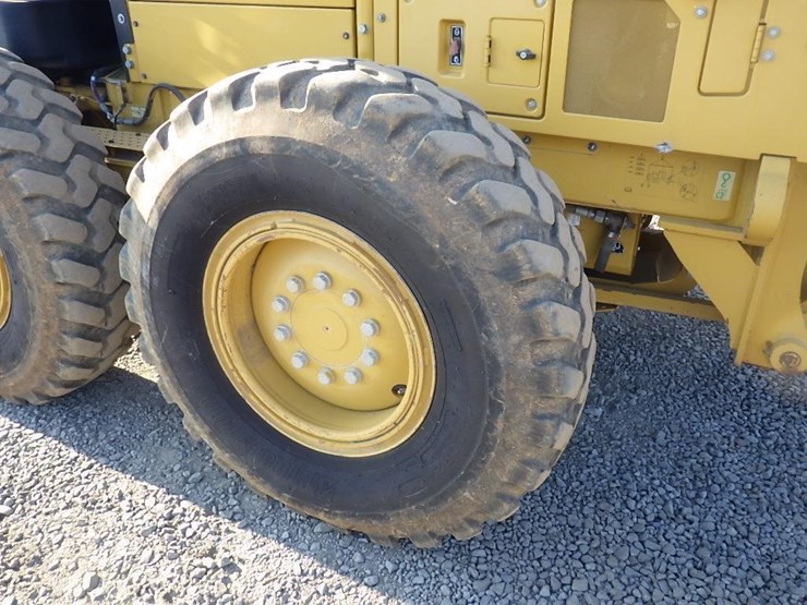 2013-caterpillar-140m2-image-55