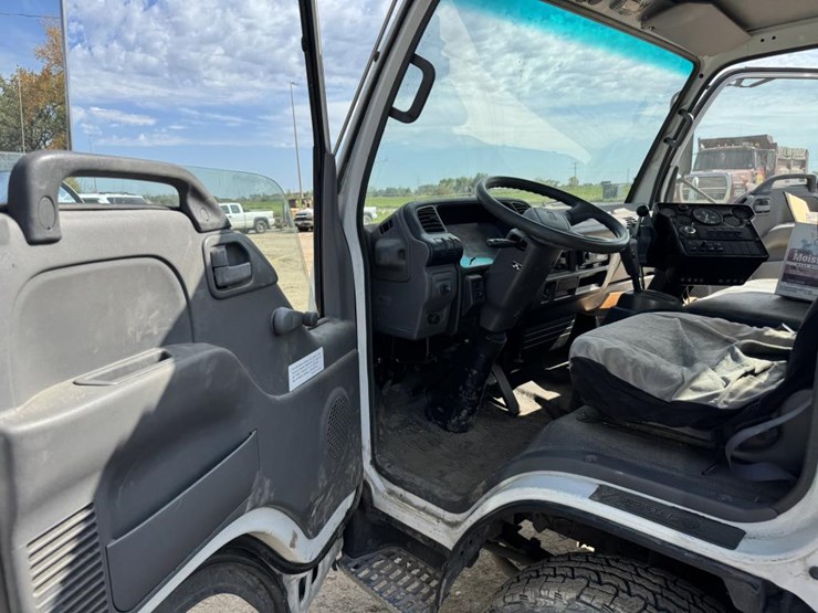 2003-gmc-w4500-image-43